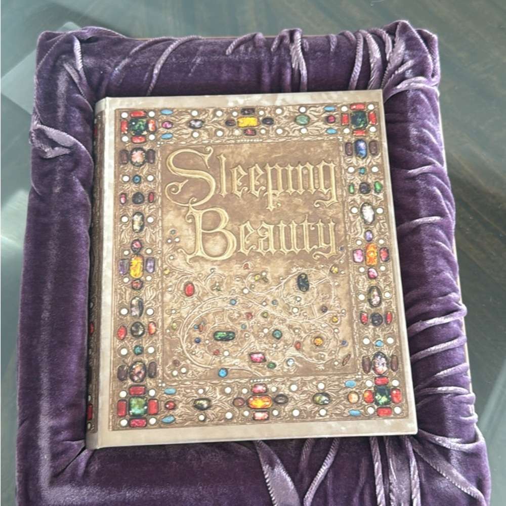 Besame Cosmetics x Disney Sleeping Beauty 1959 Storybook Eyeshadow Palette New